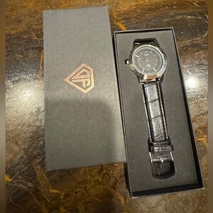 NWT DF Shield Quartz Watch Leather Steel, Black Silver Analog Formal Luxury
